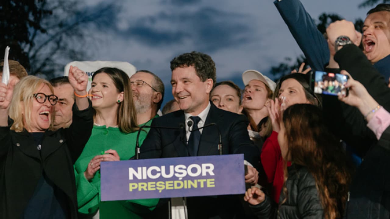 തീവ്രവലതുപക്ഷ സ്ഥാനാർത്ഥിയ പിന്തള്ളി, റൊമേനിയയിൽ ബുചാറസ്റ്റ് മേയർ നിക്കുസോർ ഡാൻ പ്രസിഡന്റ് സ്ഥാനത്തേക്ക് തീവ്രവലതുപക്ഷ സ്ഥാനാർത്ഥിയ പിന്തള്ളി, റൊമേനിയയിൽ ബുചാറസ്റ്റ് മേയർ നിക്കുസോർ ഡാൻ പ്രസിഡന്റ് സ്ഥാനത്തേക്ക്