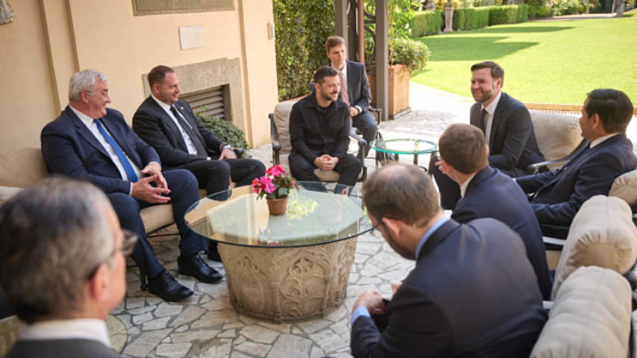 യുദ്ധം അവസാനിപ്പിക്കാനുള്ള ശ്രമങ്ങൾക്കിടെ റോമിൽ സെലൻസ്കി വാൻസ് കൂടിക്കാഴ്ച യുദ്ധം അവസാനിപ്പിക്കാനുള്ള ശ്രമങ്ങൾക്കിടെ റോമിൽ സെലൻസ്കി വാൻസ് കൂടിക്കാഴ്ച