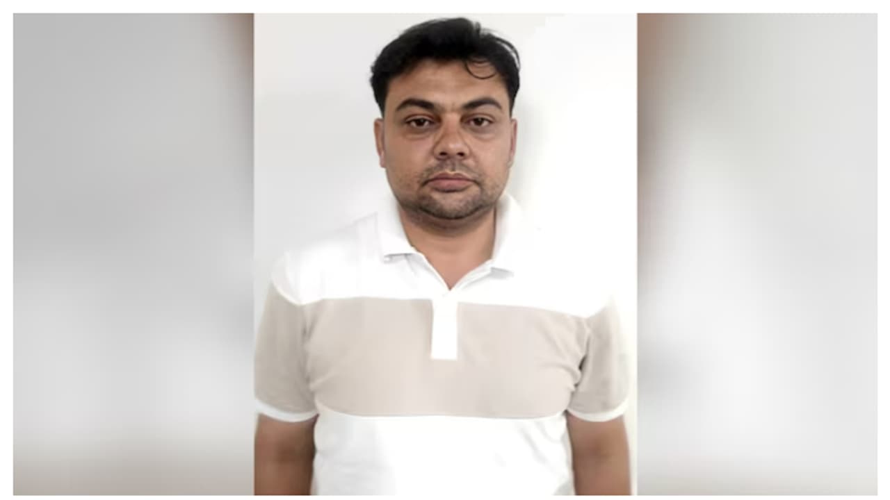 പാകിസ്ഥാന് വേണ്ടി ചാരവൃത്തി, ഐഎസ്ഐക്ക് വേണ്ടി റിക്രൂട്ട്, സാമ്പത്തിക സഹായം; ബിസിനസുകാരൻ പിടിയിൽ പാകിസ്ഥാന് വേണ്ടി ചാരവൃത്തി, ഐഎസ്ഐക്ക് വേണ്ടി റിക്രൂട്ട്, സാമ്പത്തിക സഹായം; ബിസിനസുകാരൻ പിടിയിൽ