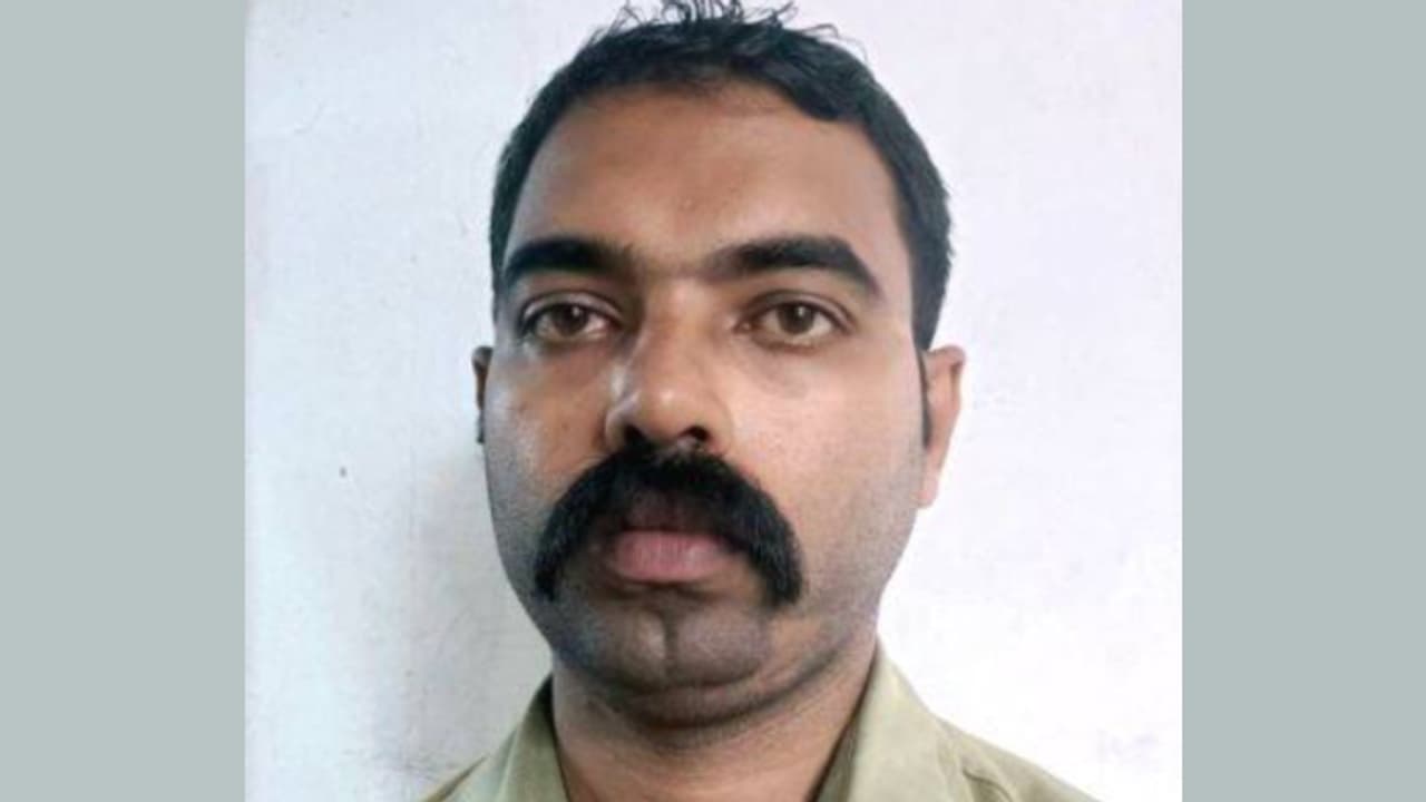 കുവൈത്ത് വിസ തട്ടിപ്പ്, ഒൻപത് പേരിൽനിന്ന് 15.5 ലക്ഷം കൈക്കലാക്കി വാഹനങ്ങൾ വാങ്ങിക്കൂട്ടി, ഒടുവിൽ പ്രതി പിടിയിൽ കുവൈത്ത് വിസ തട്ടിപ്പ്, ഒൻപത് പേരിൽനിന്ന് 15.5 ലക്ഷം കൈക്കലാക്കി വാഹനങ്ങൾ വാങ്ങിക്കൂട്ടി, ഒടുവിൽ പ്രതി പിടിയിൽ