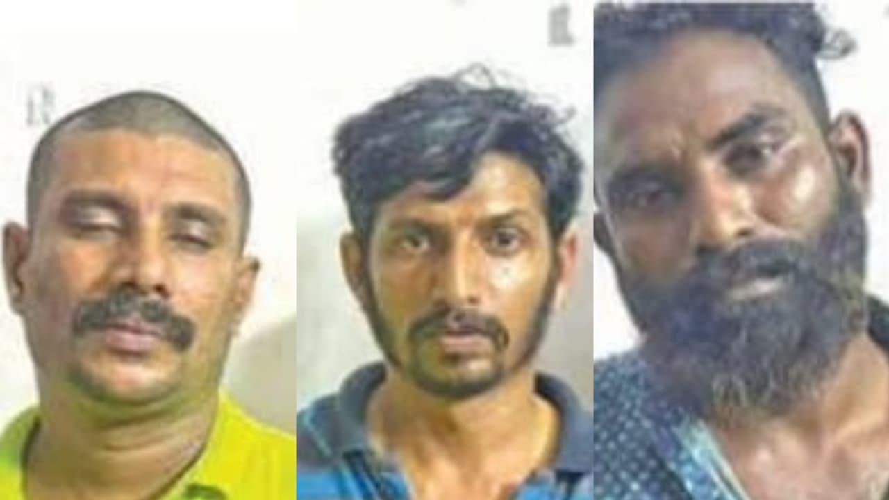 ബാറിലെ തർക്കം, നെടുമങ്ങാട് മാർക്കറ്റിലിട്ട് യുവാവിനെ കുത്തിക്കൊന്നു: 3 പ്രതികളെ വയനാട്ടിലെത്തി പിടികൂടി ബാറിലെ തർക്കം, നെടുമങ്ങാട് മാർക്കറ്റിലിട്ട് യുവാവിനെ കുത്തിക്കൊന്നു: 3 പ്രതികളെ വയനാട്ടിലെത്തി പിടികൂടി