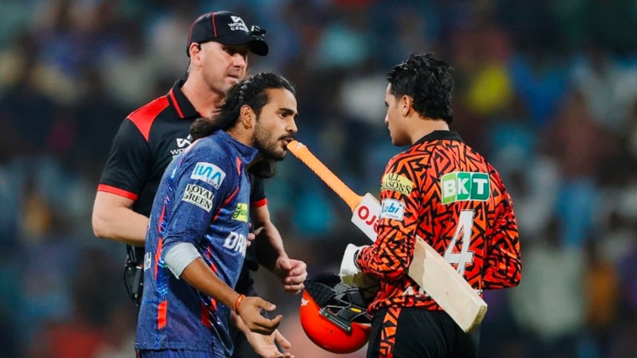 അഭിഷേകും ദിഗ്‌വേഷും തമ്മില്‍ ചൂടേറിയ വാക്കുതര്‍ക്കം; രംഗം ശാന്തമാക്കി അംപയറും സഹതാരങ്ങളും