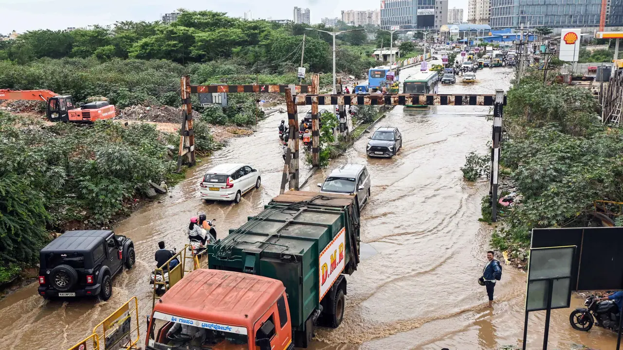 Severe waterlogging in Bengaluru after incessant rainfall Severe waterlogging in Bengaluru after incessant rainfall