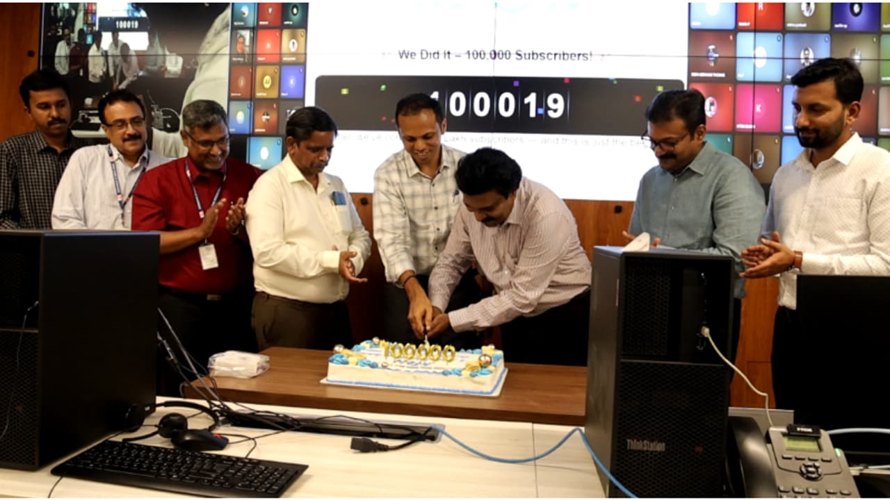 കേരളത്തിൻ്റെ സ്വന്തം ഇന്‍റർനെറ്റ്, കെഫോണിൽ കണക്ടായി കേരളം; ഒരു ലക്ഷമെന്ന നാഴികകല്ല് പിന്നിട്ട് കണക്ഷനുകൾ