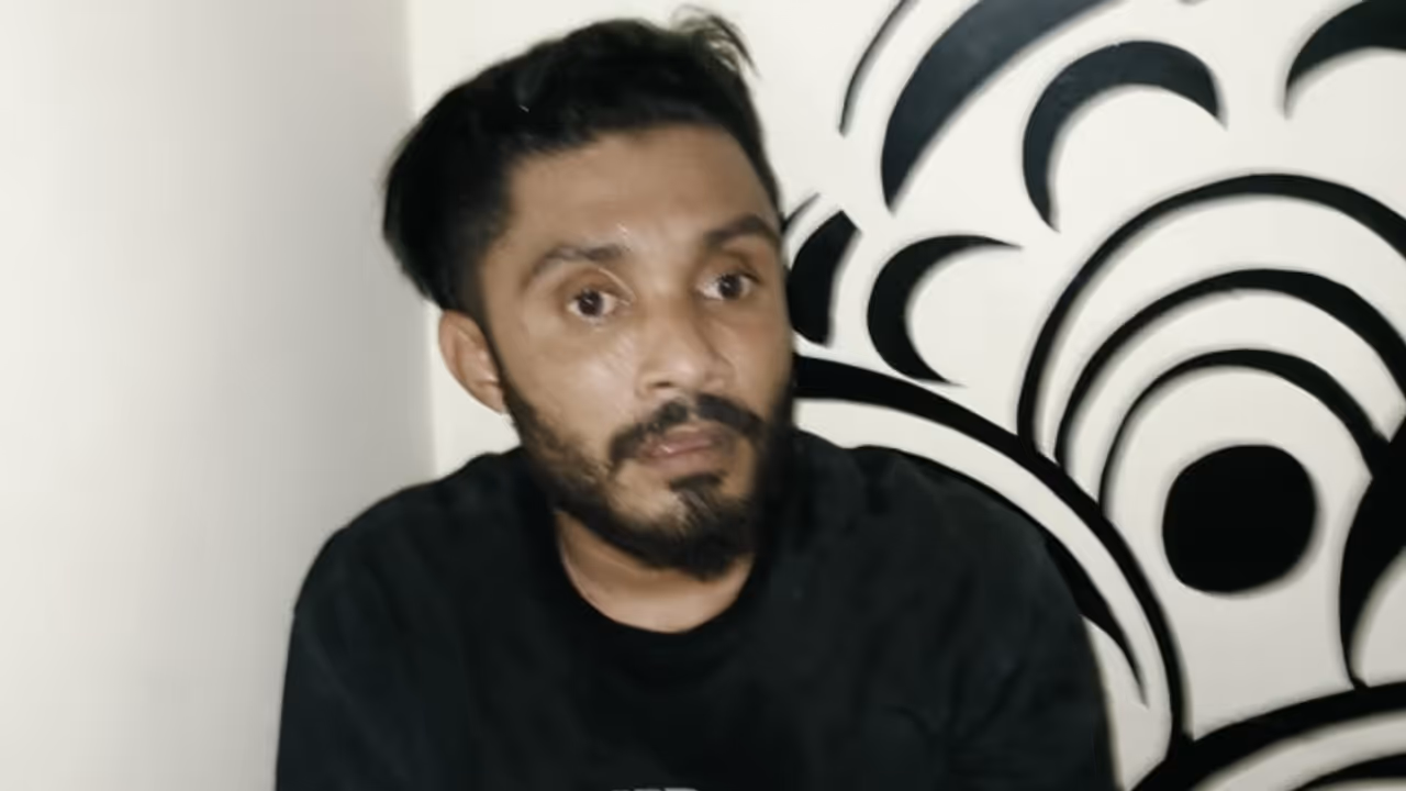 വാട്സ്ആപ്പ് ചാറ്റ് വഴി മാത്രം ലഹരി വില്പ്പന; അന്താരാഷ്ട്ര മയക്കുമരുന്ന് ശൃംഖലയിലെ മുഖ്യകണ്ണി പിടിയിൽ വാട്സ്ആപ്പ് ചാറ്റ് വഴി മാത്രം ലഹരി വില്പ്പന; അന്താരാഷ്ട്ര മയക്കുമരുന്ന് ശൃംഖലയിലെ മുഖ്യകണ്ണി പിടിയിൽ