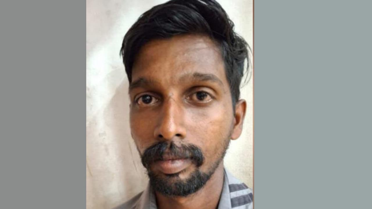 35000 രൂപ വില വരുന്ന എസിയും ഫാനും കസേരകളും നശിപ്പിച്ചു, ചോദ്യം ചെയ്ത അമ്മയെ കൊല്ലാനും ശ്രമം, മകൻ അറസ്റ്റിൽ 35000 രൂപ വില വരുന്ന എസിയും ഫാനും കസേരകളും നശിപ്പിച്ചു, ചോദ്യം ചെയ്ത അമ്മയെ കൊല്ലാനും ശ്രമം, മകൻ അറസ്റ്റിൽ