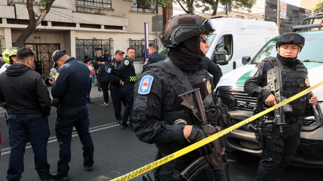 പട്ടാപ്പകൽ അജ്ഞാതരുടെ വെടിയേറ്റ് മെക്സിക്കോ മേയറുടെ പേർസണൽ സെക്രട്ടറിയും ഉപദേശകനും കൊല്ലപ്പെട്ടു