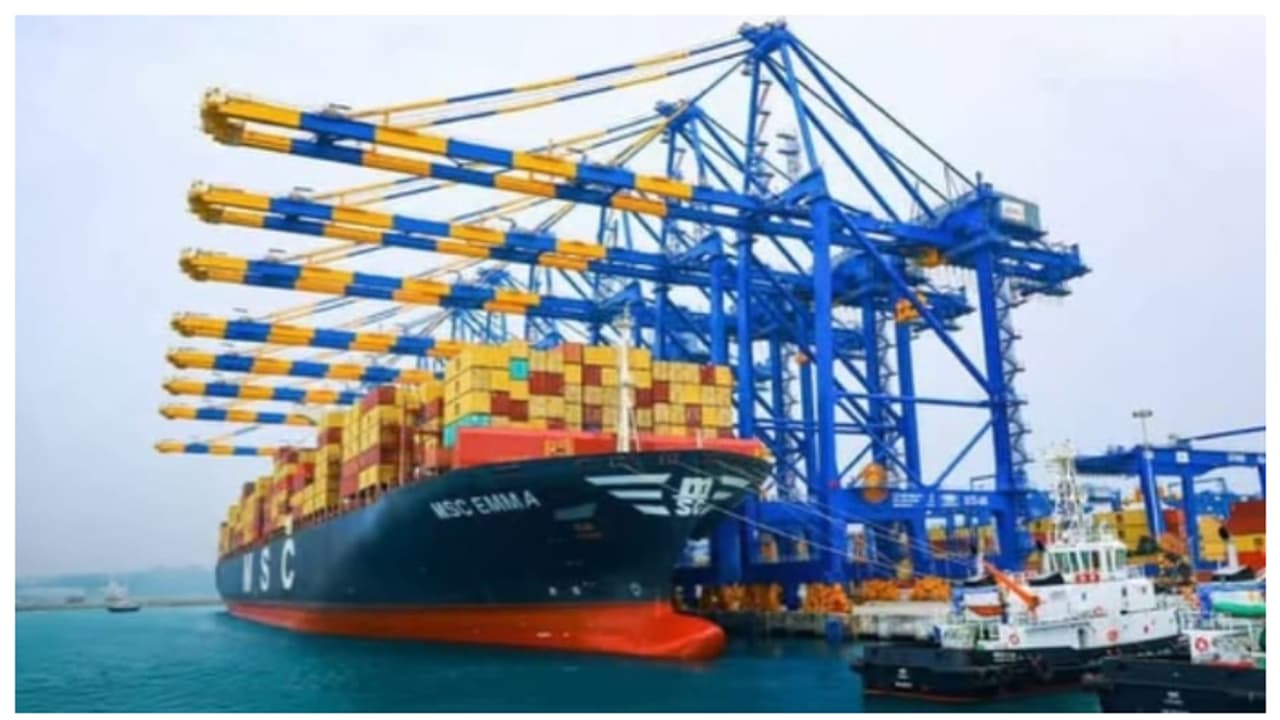 വിഴിഞ്ഞം തുറമുഖത്ത് ജോലി, 35000 40000 അടിസ്ഥാന ശമ്പളം; ഈ പരസ്യത്തിൽ വീഴരുതേ, പരാതി നൽകി തുറമുഖ കമ്പനി