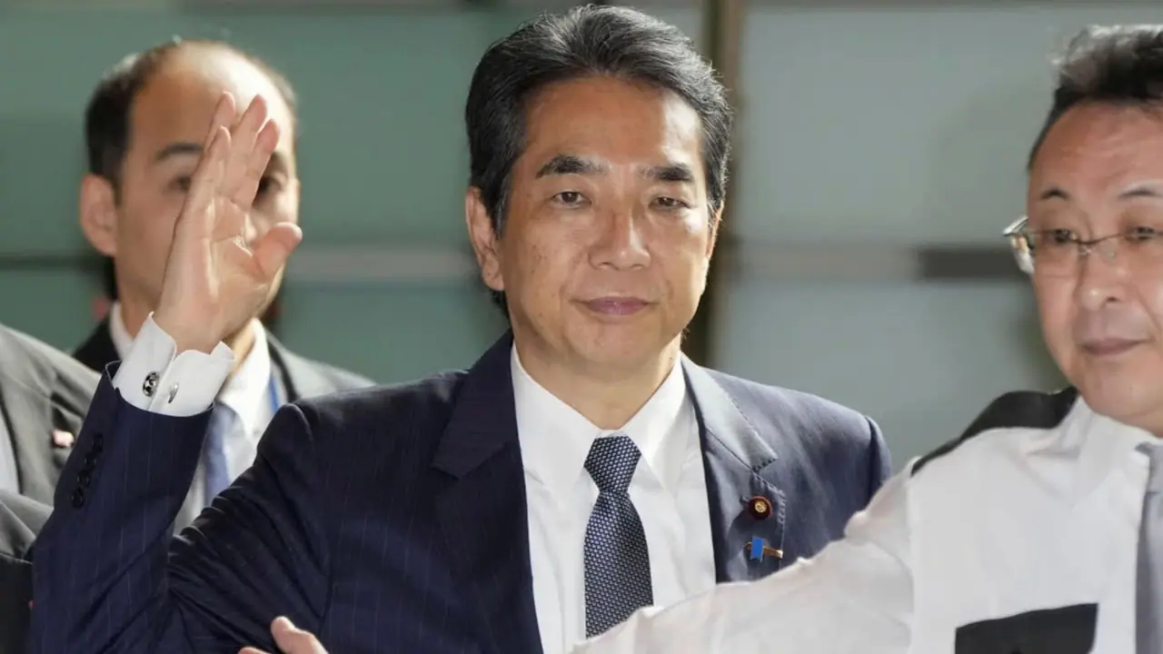 'ನಾನು ಅಕ್ಕಿ ಖರೀದಿಯೇ ಮಾಡಲ್ಲ..' ಎನ್ನುವ ಒಂದೇ ಹೇಳಿಕೆಗೆ ರಾಜೀನಾಮೆ ಕೊಟ್ಟ ಜಪಾನ್ ಕೃಷಿ ಸಚಿವ! 'ನಾನು ಅಕ್ಕಿ ಖರೀದಿಯೇ ಮಾಡಲ್ಲ..' ಎನ್ನುವ ಒಂದೇ ಹೇಳಿಕೆಗೆ ರಾಜೀನಾಮೆ ಕೊಟ್ಟ ಜಪಾನ್ ಕೃಷಿ ಸಚಿವ!