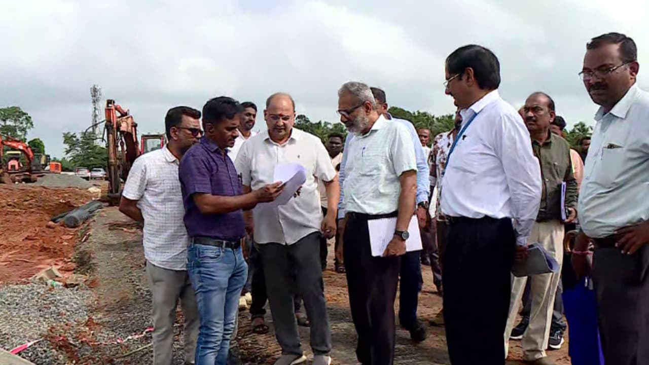കൂരിയാട് ദേശീയപാതയിലെ തകര്‍ച്ച; സിമന്‍റ് കട്ട കൊണ്ടുള്ള സംരക്ഷണ ഭിത്തിയിൽ അസ്വഭാവികതയില്ലെന്ന് വിദഗ്ധ സംഘം