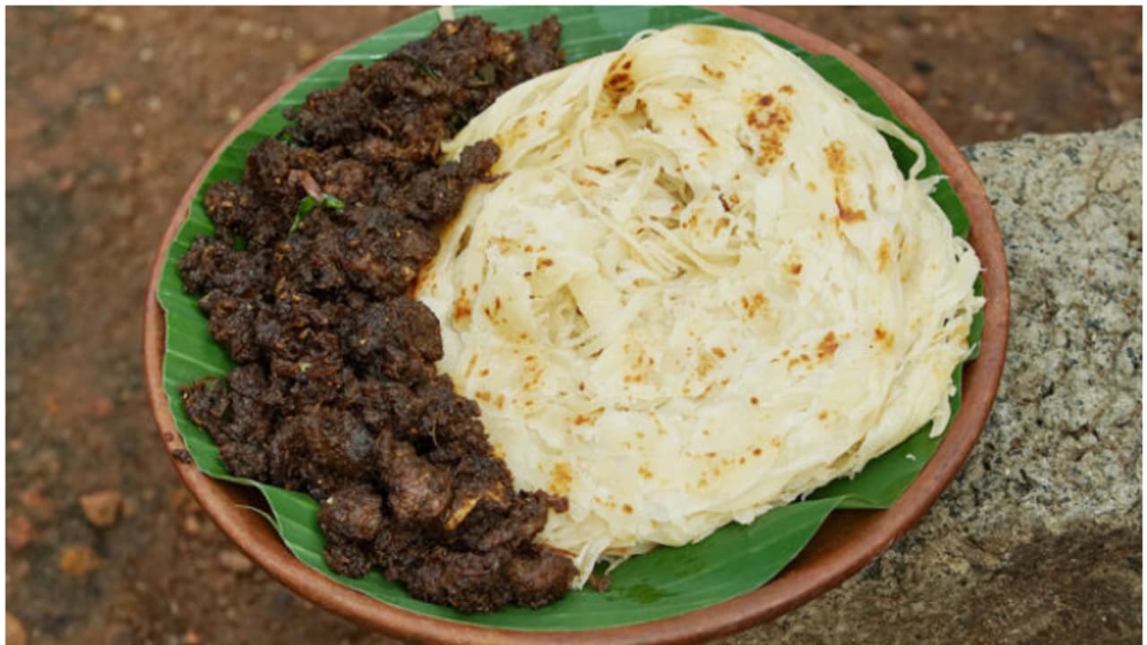 പൊറോട്ടയും ബീഫ് ഫ്രൈയും വാങ്ങി ഗ്രേവിക്ക് വേണ്ടി പ്രശ്നമുണ്ടാക്കിയിട്ട് കാര്യമില്ല! ഫ്രീയല്ല, പരാതി തള്ളി