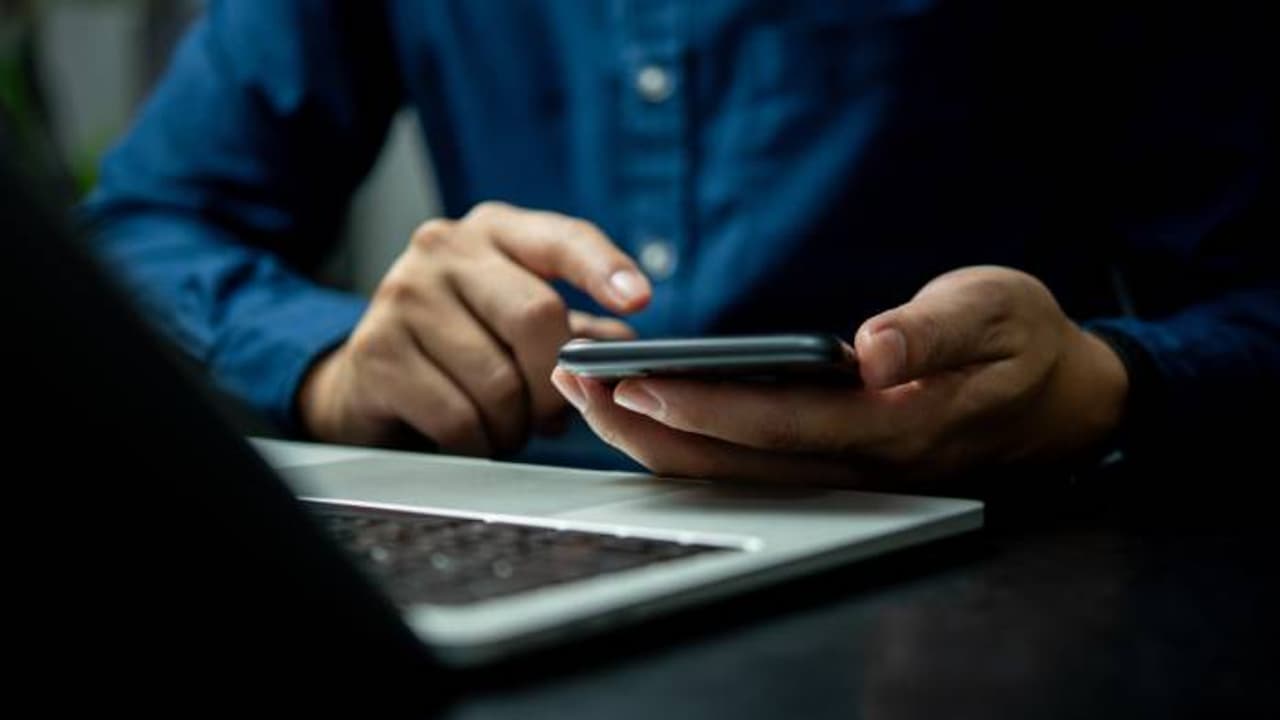 ജോലി ചെയ്യുന്നത് സ്വീഡനിലുള്ള കമ്പനിക്ക് വേണ്ടി, എപ്പോഴും പവർ കട്ട്; പോസ്റ്റുമായി യുവാവ് 