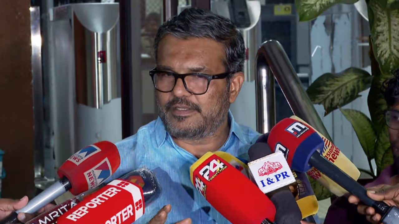 സ്മാർട്ട് റോഡ് വിവാദം; വാർത്ത നിഷേധിച്ച് മന്ത്രി എംബി രാജേഷ്, 'മുഖ്യമന്ത്രിയെ കണ്ട് പരാതി പറഞ്ഞിട്ടില്ല' സ്മാർട്ട് റോഡ് വിവാദം; വാർത്ത നിഷേധിച്ച് മന്ത്രി എംബി രാജേഷ്, 'മുഖ്യമന്ത്രിയെ കണ്ട് പരാതി പറഞ്ഞിട്ടില്ല'