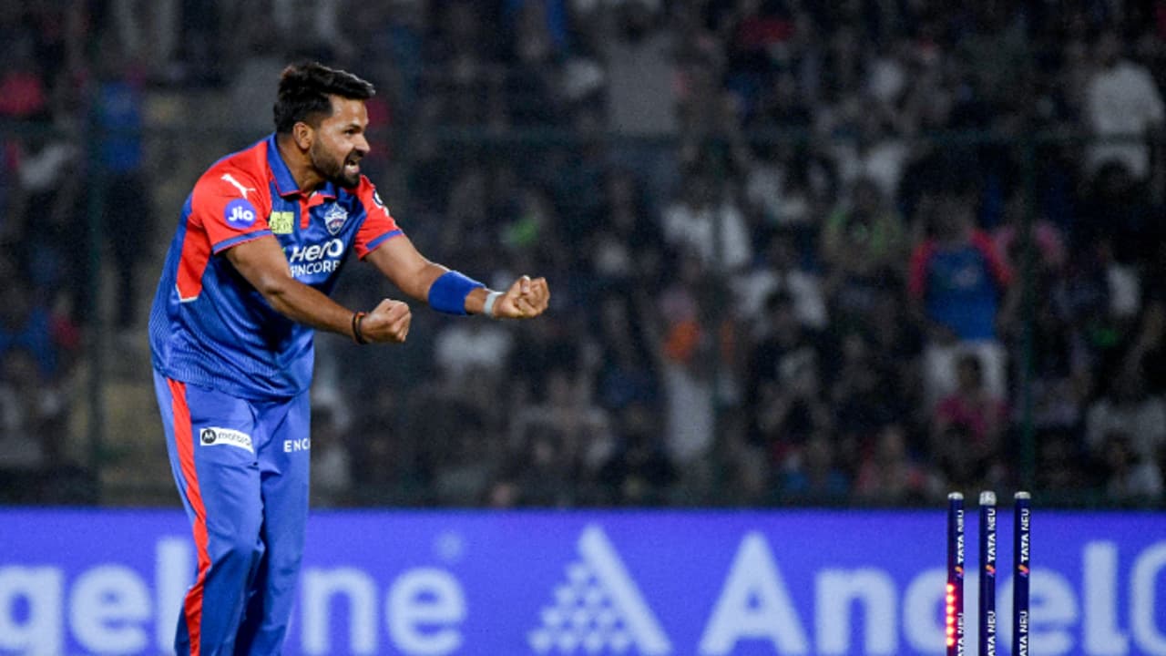 ഐപിഎല്: പ്ലേഓഫിലെത്തിയുമില്ല, പേര് പോവുകയും ചെയ്തു; പിഴ കിട്ടി ഡല്ഹി ക്യാപിറ്റല്സ് പേസര് മുകേഷ് കുമാര് ഐപിഎല്: പ്ലേഓഫിലെത്തിയുമില്ല, പേര് പോവുകയും ചെയ്തു; പിഴ കിട്ടി ഡല്ഹി ക്യാപിറ്റല്സ് പേസര് മുകേഷ് കുമാര്