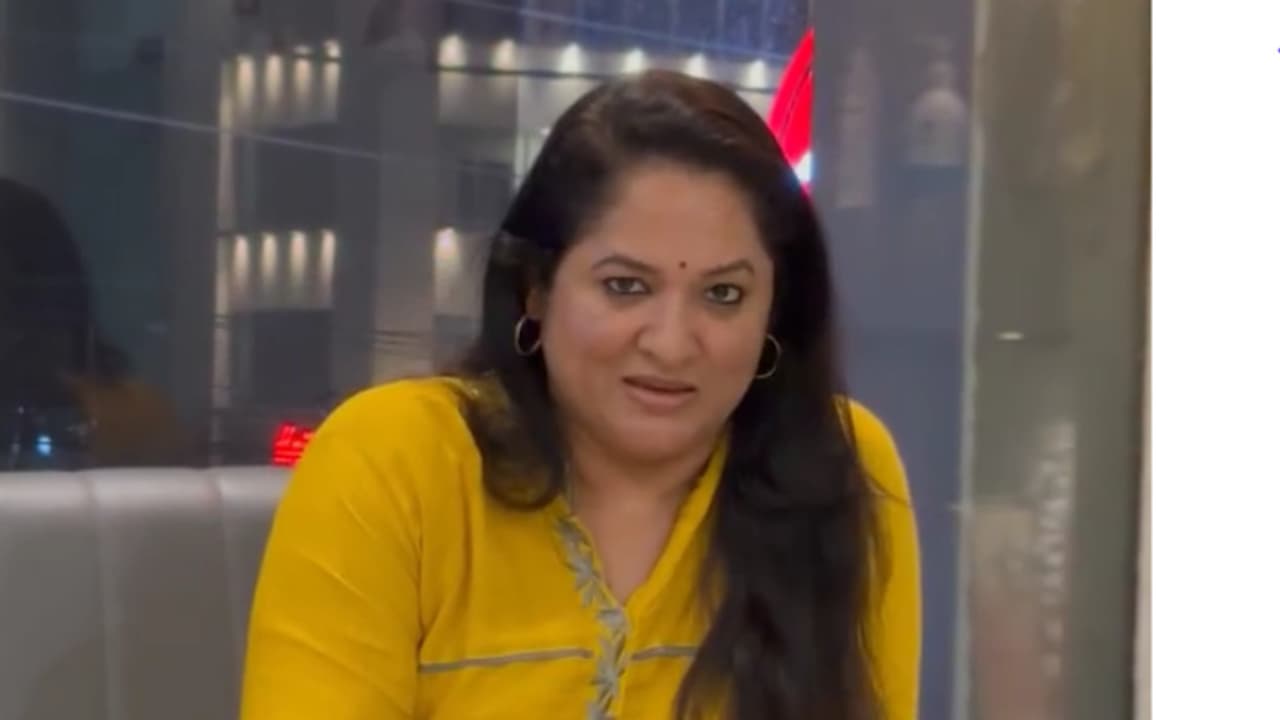 എനിക്ക് വീണ്ടും ആ അബദ്ധം പറ്റി, ശ്രദ്ധിക്കുക; വെളിപ്പെടുത്തലുമായി നടി അഞ്ജിത എനിക്ക് വീണ്ടും ആ അബദ്ധം പറ്റി, ശ്രദ്ധിക്കുക; വെളിപ്പെടുത്തലുമായി നടി അഞ്ജിത