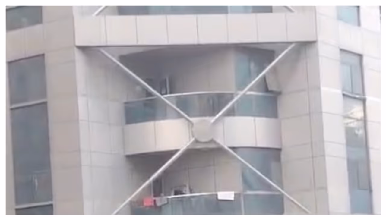 ദുബൈയിൽ റെസ്റ്റോറന്റിൽ വൻ തീപിടിത്തം ദുബൈയിൽ റെസ്റ്റോറന്റിൽ വൻ തീപിടിത്തം