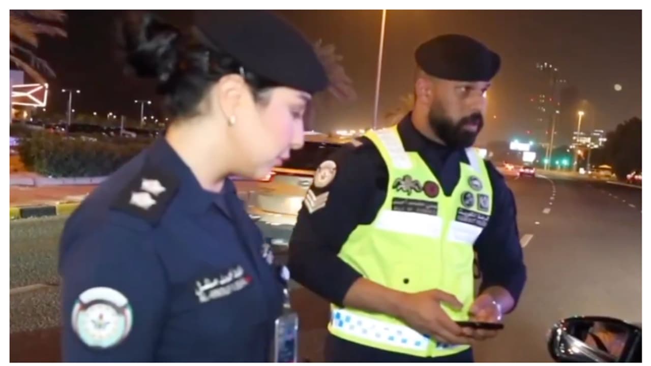 സ്ത്രീകളുടെ വാഹനം പരിശോധിക്കുന്നത് വനിതാ പൊലീസ് സാന്നിധ്യത്തിൽ മാത്രം, കുവൈത്തിൽ സുപ്രധാന വിധി സ്ത്രീകളുടെ വാഹനം പരിശോധിക്കുന്നത് വനിതാ പൊലീസ് സാന്നിധ്യത്തിൽ മാത്രം, കുവൈത്തിൽ സുപ്രധാന വിധി