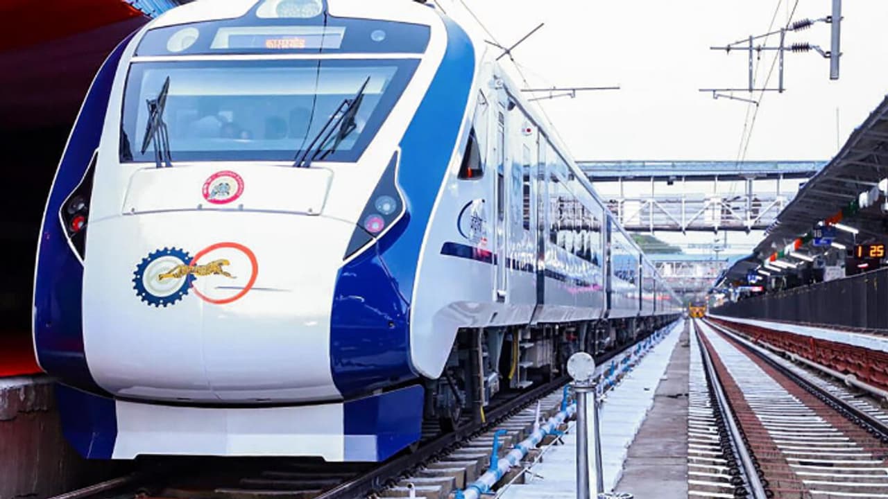 വന്ദേഭാരത് അടക്കമുള്ള ട്രെയിനുകളിൽ മോശം ഭക്ഷണം വിതരണം ചെയ്ത സംഭവം; അടിയന്തര ഇടപെടലാവശ്യപ്പെട്ട് കെവി തോമസ്