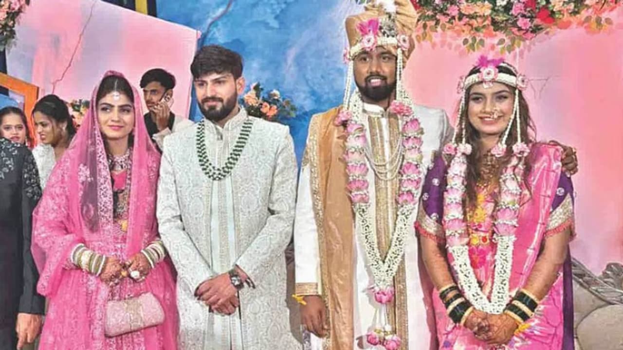 ഡെസ്റ്റിനേഷൻ വെഡ്ഡിങ്, താലി കെട്ടും മുമ്പ് പെരുമഴ, മകന്റെ വിവാഹ വേദിയിൽ സ്ഥലവും സമയവും നൽകി മുസ്ലീം കുടുംബം ഡെസ്റ്റിനേഷൻ വെഡ്ഡിങ്, താലി കെട്ടും മുമ്പ് പെരുമഴ, മകന്റെ വിവാഹ വേദിയിൽ സ്ഥലവും സമയവും നൽകി മുസ്ലീം കുടുംബം