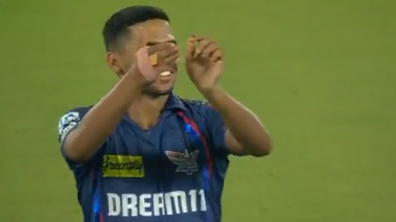 ദിഗ്വേഷ് റാത്തിയെ വിലക്കിയതിന് പിന്നാലെ നോട്ട് ബുക്ക് സെലിബ്രേഷനുമായി മറ്റൊരു താരം ദിഗ്വേഷ് റാത്തിയെ വിലക്കിയതിന് പിന്നാലെ നോട്ട് ബുക്ക് സെലിബ്രേഷനുമായി മറ്റൊരു താരം