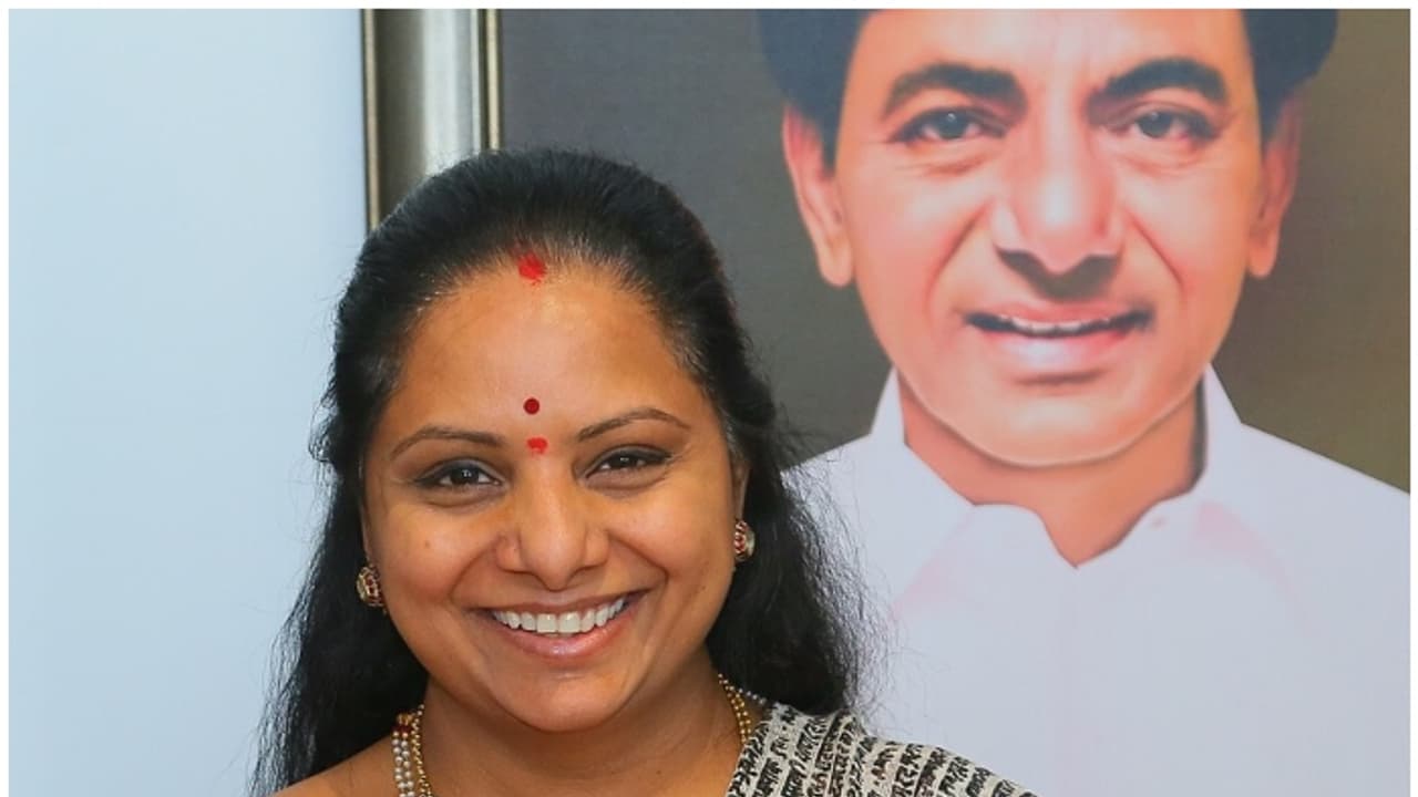 ബിജെപിയോട് എന്തിന് മൃദുസമീപനം ? കെസിആറിനെതിരെ രൂക്ഷ വിമർശനവുമായി മകൾ കെ കവിത ബിജെപിയോട് എന്തിന് മൃദുസമീപനം ? കെസിആറിനെതിരെ രൂക്ഷ വിമർശനവുമായി മകൾ കെ കവിത