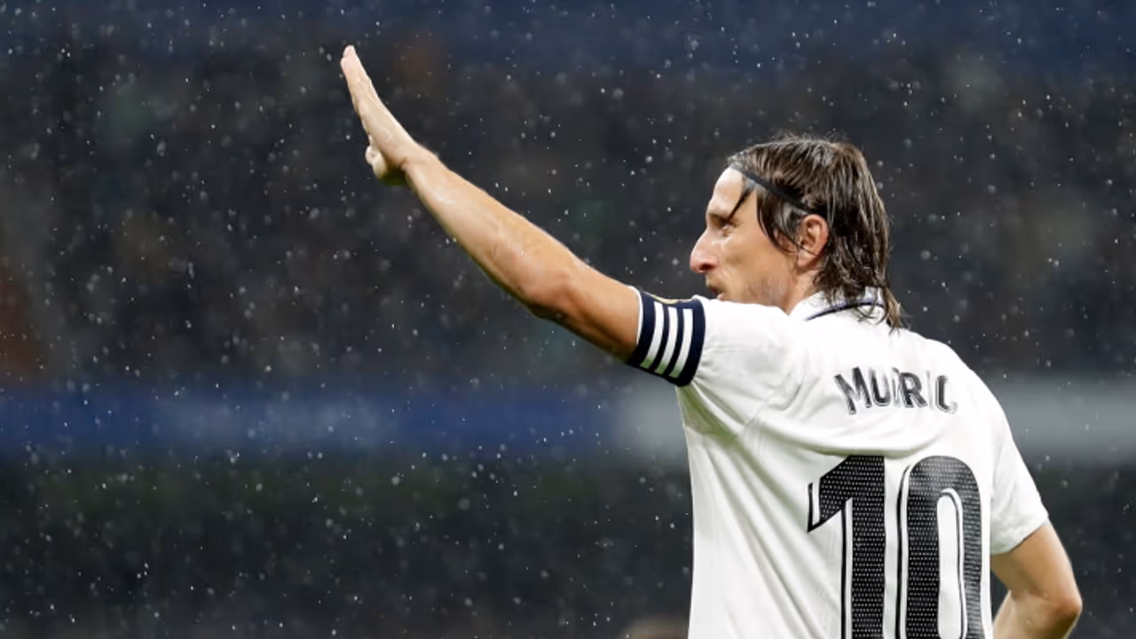 അഭയാര്ത്ഥി ക്യാമ്പില് നിന്ന് ലോസ് ബ്ലാങ്കോസിന്റെ ഇതിഹാസ നിരയിലേക്ക്; ഗ്രാസ്യാസ് ലൂക്ക അഭയാര്ത്ഥി ക്യാമ്പില് നിന്ന് ലോസ് ബ്ലാങ്കോസിന്റെ ഇതിഹാസ നിരയിലേക്ക്; ഗ്രാസ്യാസ് ലൂക്ക