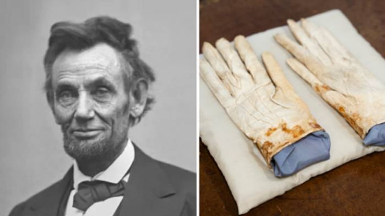 രക്തം പുരണ്ട കയ്യുറകൾ ലേലത്തിൽ വിറ്റത് കോടികൾക്ക്, എബ്രഹാം ലിങ്കൺ കൊല്ലപ്പെട്ട രാത്രി പോക്കറ്റിലുണ്ടായിരുന്നത് രക്തം പുരണ്ട കയ്യുറകൾ ലേലത്തിൽ വിറ്റത് കോടികൾക്ക്, എബ്രഹാം ലിങ്കൺ കൊല്ലപ്പെട്ട രാത്രി പോക്കറ്റിലുണ്ടായിരുന്നത്