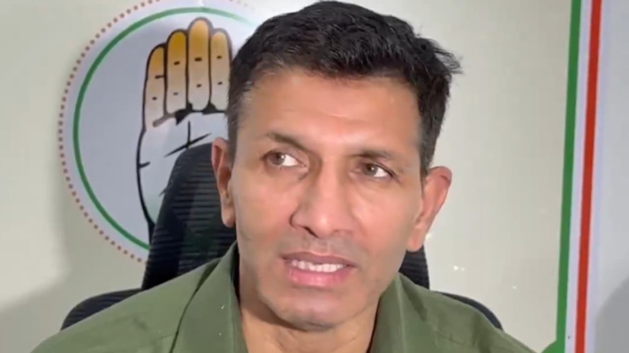 ഒരാളെ 38 തവണ പാമ്പ് കടിച്ചു, ഇങ്ങനെ ഒരാൾ 30 തവണ മരിച്ചു, നഷ്ടപരിഹാരത്തുകയായി കിട്ടിയത് 11 കോടി രൂപ; കോൺഗ്രസ് ഒരാളെ 38 തവണ പാമ്പ് കടിച്ചു, ഇങ്ങനെ ഒരാൾ 30 തവണ മരിച്ചു, നഷ്ടപരിഹാരത്തുകയായി കിട്ടിയത് 11 കോടി രൂപ; കോൺഗ്രസ്