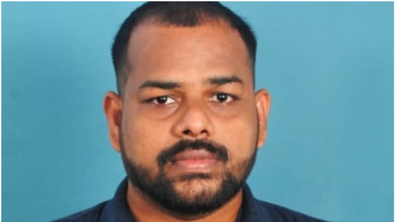 വീടിന്റെ വരാന്തയില് കിടന്ന ഭിന്നശേഷിക്കാരനായ യുവാവ് താഴെ വീണ് മരിച്ച നിലയില് വീടിന്റെ വരാന്തയില് കിടന്ന ഭിന്നശേഷിക്കാരനായ യുവാവ് താഴെ വീണ് മരിച്ച നിലയില്