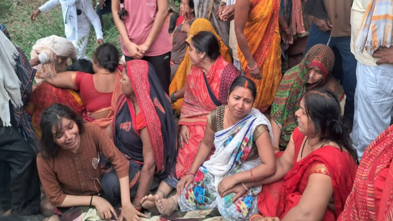 buxar ahiapur firing news sand dispute 3 killed 2 critical