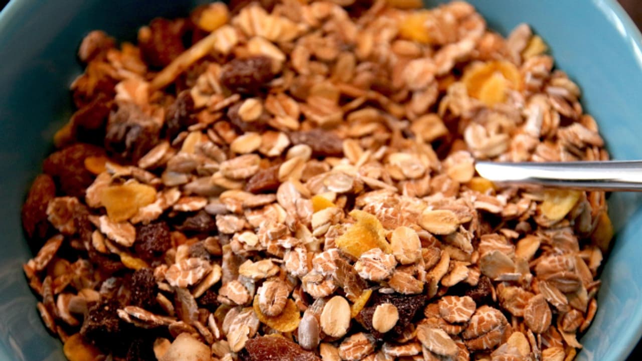 പാക്കറ്റ് തുറന്നതും ദുർഗന്ധം! കൊച്ചിയിൽ റെഡി ടു ഈറ്റ് മിക്സ് ഫ്രൂട്ട് മ്യൂസലിയിൽ ചത്ത പുഴു; കമ്പനിക്ക് പിഴ