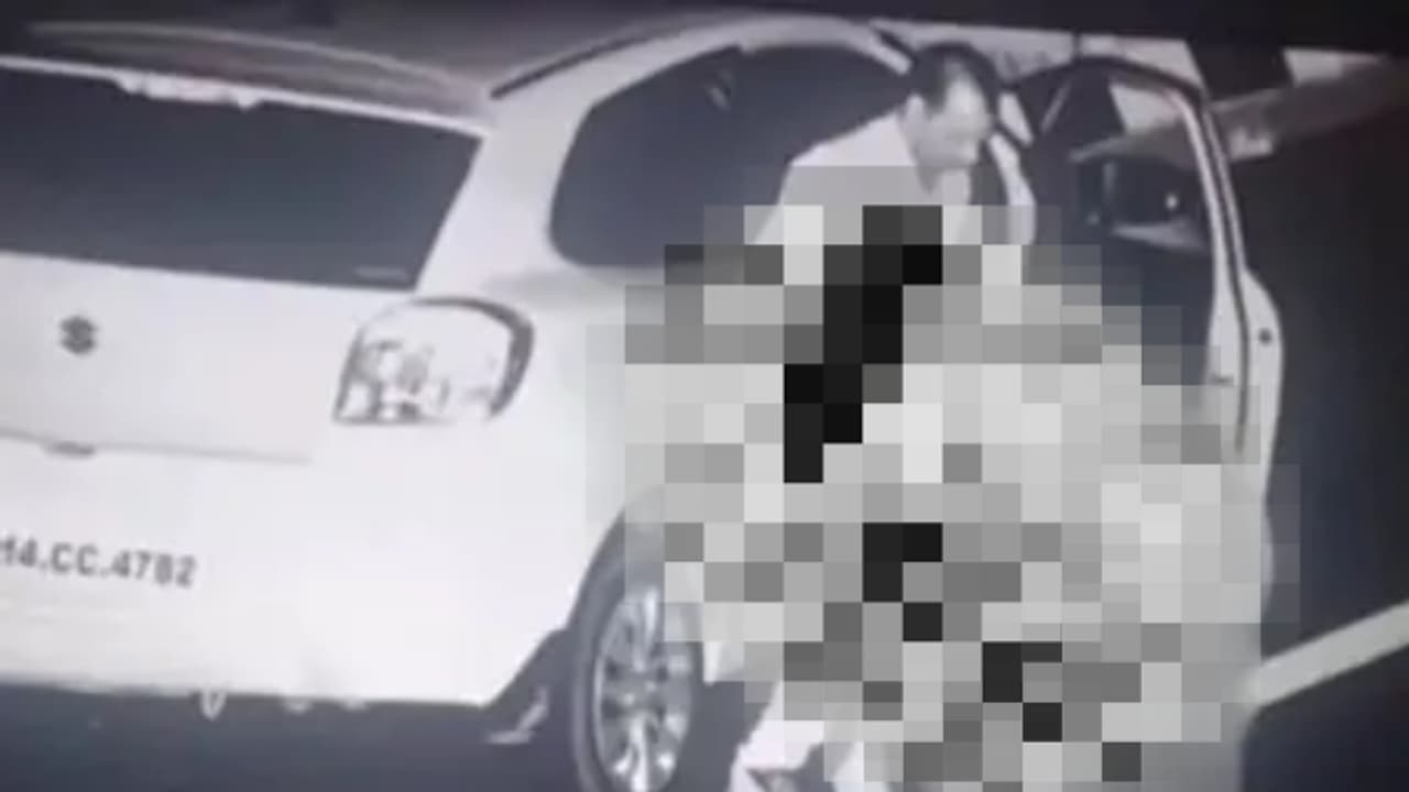 എക്സ്പ്രസ് ഹൈവേയിൽ കാർ നിർത്തി നടുറോഡിൽ നേതാവും യുവതിയും, എല്ലാം സിസിടിവിയിൽ കണ്ടു! അറസ്റ്റുമായി പൊലീസ് എക്സ്പ്രസ് ഹൈവേയിൽ കാർ നിർത്തി നടുറോഡിൽ നേതാവും യുവതിയും, എല്ലാം സിസിടിവിയിൽ കണ്ടു! അറസ്റ്റുമായി പൊലീസ്