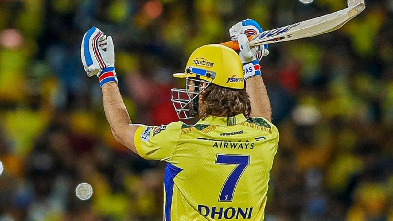 ആ ടെയില് എൻഡിന് സമയമായില്ലേ...ധോണി തുടരണോ? ആ ടെയില് എൻഡിന് സമയമായില്ലേ...ധോണി തുടരണോ?