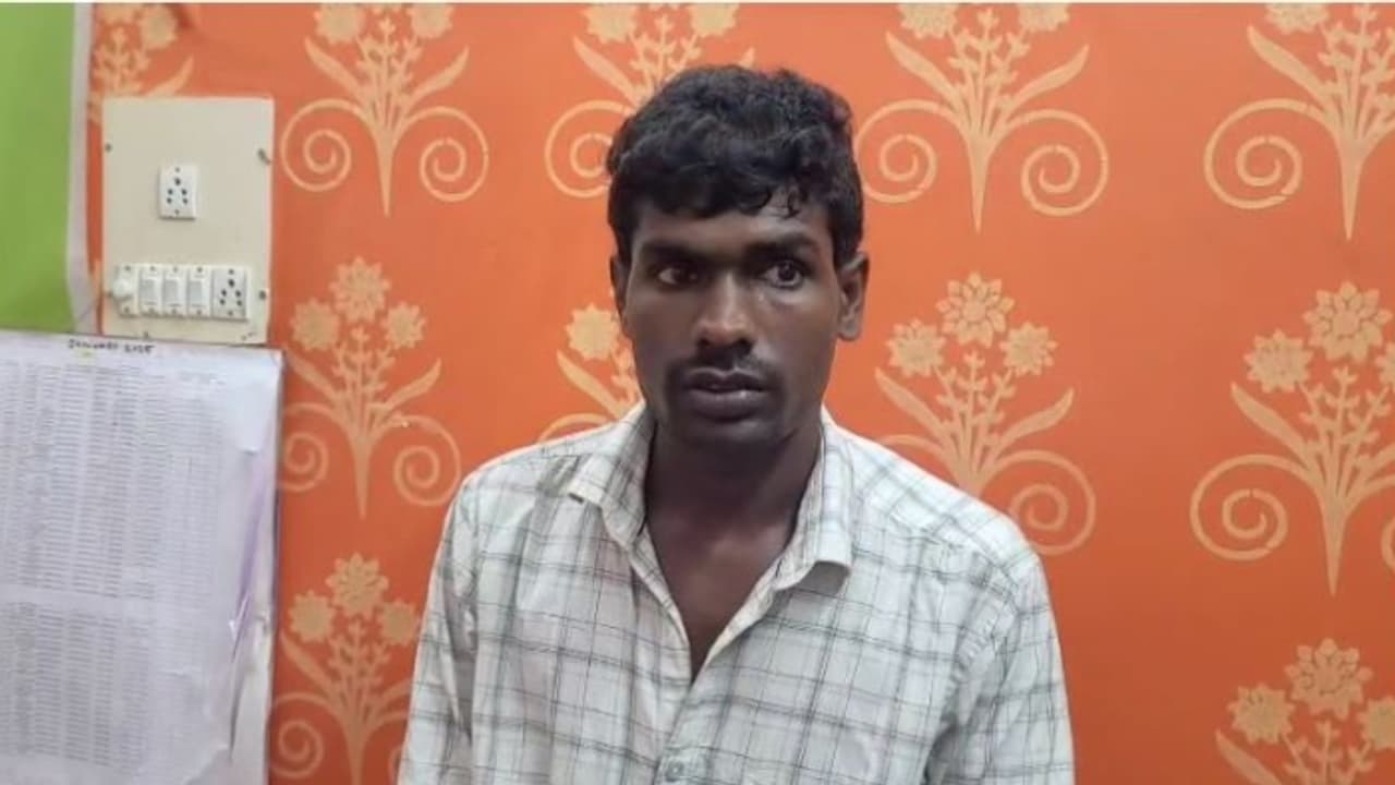 അൾതാരകളും ക്രിസ്ത്യൻ സ്ഥാപനങ്ങളും കേന്ദ്രീകരിച്ച് മോഷണം; കുപ്രസിദ്ധ മോഷ്ടാവിനെ കയ്യോടെ പൊക്കി കേരള പൊലീസ് അൾതാരകളും ക്രിസ്ത്യൻ സ്ഥാപനങ്ങളും കേന്ദ്രീകരിച്ച് മോഷണം; കുപ്രസിദ്ധ മോഷ്ടാവിനെ കയ്യോടെ പൊക്കി കേരള പൊലീസ്