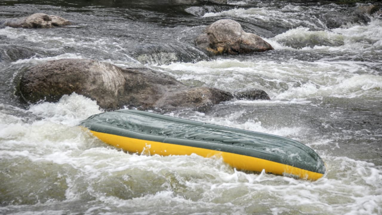 കയാക്കിങ് അപകടത്തിൽപ്പെട്ട കൂട്ടുകാരെ രക്ഷിക്കാൻ തടാകത്തിൽ ചാടിയ മലയാളി മരിച്ചു, സുഹൃത്തുക്കൾ രക്ഷപ്പെട്ടു കയാക്കിങ് അപകടത്തിൽപ്പെട്ട കൂട്ടുകാരെ രക്ഷിക്കാൻ തടാകത്തിൽ ചാടിയ മലയാളി മരിച്ചു, സുഹൃത്തുക്കൾ രക്ഷപ്പെട്ടു