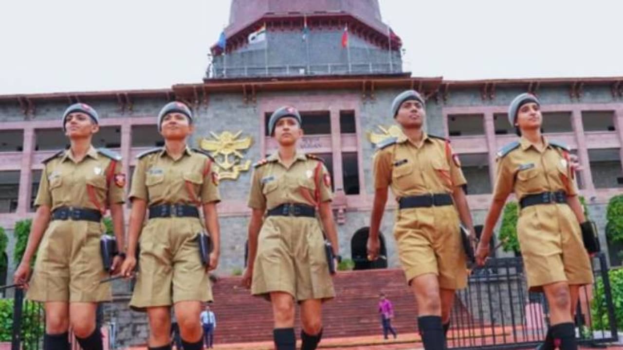 ഇനി പെൺപോരാളികളും; പാസ് ഔട്ടിനൊരുങ്ങി എൻഡിഎ വനിതാ കേഡറ്റുകളുടെ ആദ്യസംഘം ഇനി പെൺപോരാളികളും; പാസ് ഔട്ടിനൊരുങ്ങി എൻഡിഎ വനിതാ കേഡറ്റുകളുടെ ആദ്യസംഘം