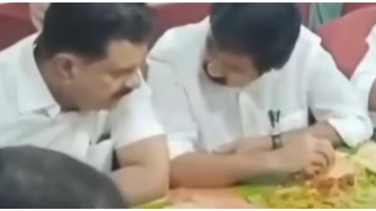 സമ്മർദ തന്ത്രം തുടരുന്നതിനിടെ കല്യാണവീട്ടിൽ കണ്ട് പി വി അൻവറും ആര്യാടൻ ഷൗക്കത്തും; സദ്യയും ഒരുമിച്ച് കഴിച്ചു