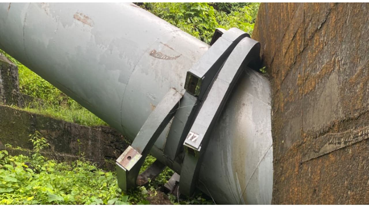 ഭീമന്‍ പാറക്കല്ല് തട്ടി കക്കയം പവര്‍ഹൗസിലെ പെന്‍സ്റ്റോക്ക് പൈപ്പില്‍ തകരാര്‍; വൈദ്യുതി ഉത്പാദനം നിലച്ചു