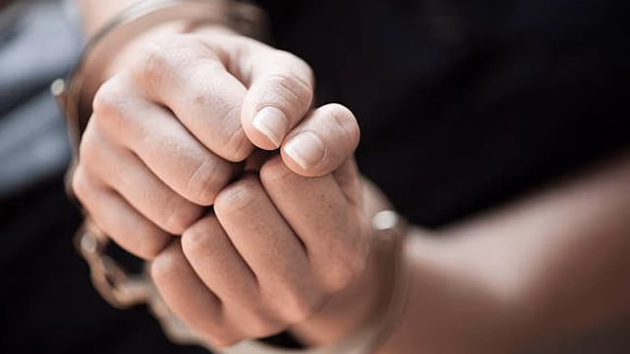 women arrest women arrest