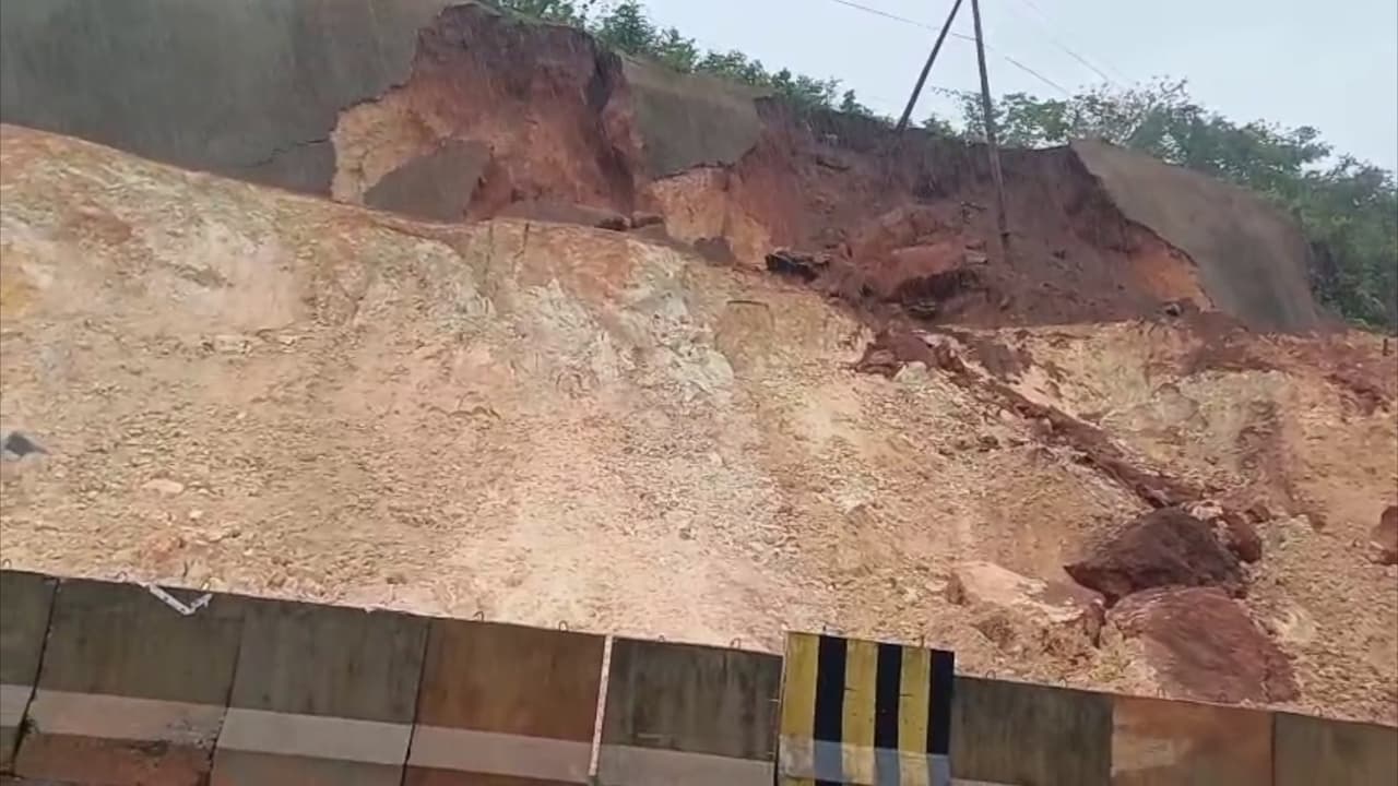 കുപ്പത്ത് വീണ്ടും മണ്ണിടിച്ചിൽ, ദേശീയപാത റോഡിന് മുകളിലായി നിർമ്മിച്ച ഭിത്തിയടക്കം ഇടിഞ്ഞു