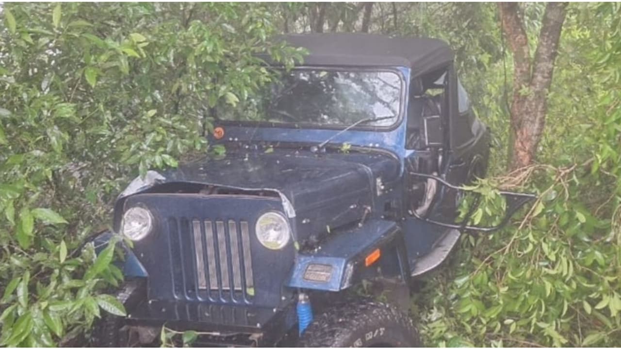 വയലടയില് വിനോദസഞ്ചാരത്തിനെത്തിയ സംഘം സഞ്ചരിച്ച ജീപ്പ് മറിഞ്ഞ് അപകടം, യാത്രക്കാർ ഭാഗ്യത്തിന് രക്ഷപ്പെട്ടു വയലടയില് വിനോദസഞ്ചാരത്തിനെത്തിയ സംഘം സഞ്ചരിച്ച ജീപ്പ് മറിഞ്ഞ് അപകടം, യാത്രക്കാർ ഭാഗ്യത്തിന് രക്ഷപ്പെട്ടു