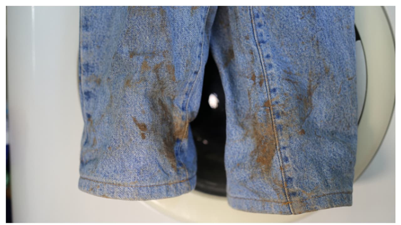 ജീൻസിലെ പറ്റിപ്പിടിച്ച കറ കളയാൻ ഇങ്ങനെ ചെയ്ത് നോക്കൂ 