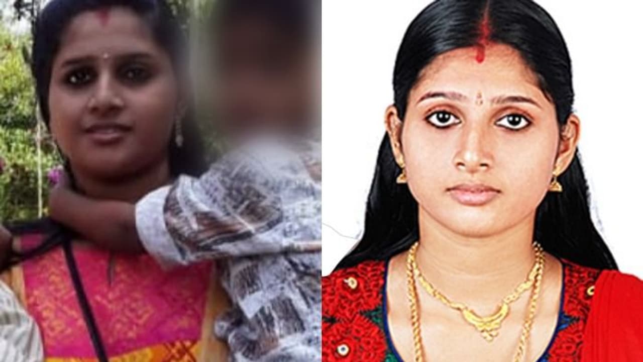 എറണാകുളത്ത് യുവതിയെ വീടിനുള്ളിൽ തൂങ്ങി മരിച്ച നിലയിൽ കണ്ടെത്തി എറണാകുളത്ത് യുവതിയെ വീടിനുള്ളിൽ തൂങ്ങി മരിച്ച നിലയിൽ കണ്ടെത്തി