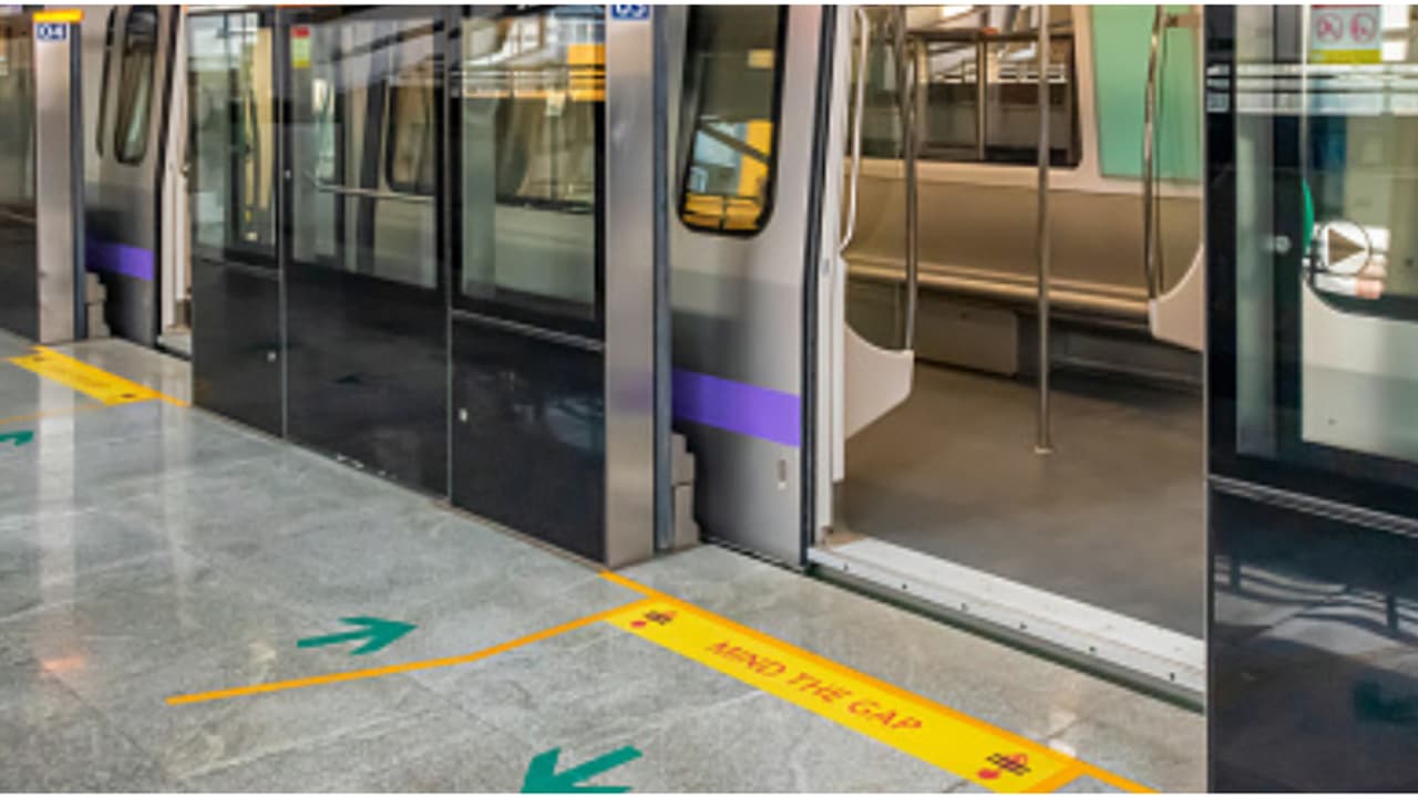 മെട്രോ സ്റ്റേഷനിലെ യെല്ലോ ലൈൻ മറികടന്നാൽ പിഴ; യാത്രക്കാരുടെ സുരക്ഷ കൂട്ടാൻ പുതിയ നടപടിയുമായി കൊൽക്കത്ത മെട്രോ