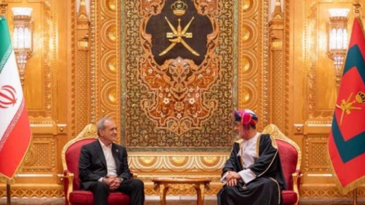 ഗാസ പ്രതിസന്ധി അവസാനിപ്പിക്കണം; ഇറാൻ പ്രസിഡന്റ് ഒമാനിൽ, സുല്ത്താനുമായി കൂടിക്കാഴ്ച ഗാസ പ്രതിസന്ധി അവസാനിപ്പിക്കണം; ഇറാൻ പ്രസിഡന്റ് ഒമാനിൽ, സുല്ത്താനുമായി കൂടിക്കാഴ്ച