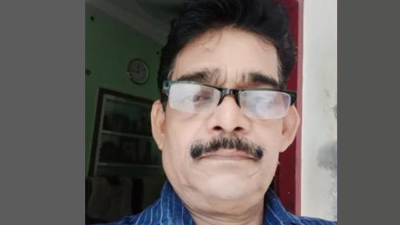 അഞ്ച് വർഷമായി മകൾക്ക് നാട്ടിലെത്താനായില്ല, ഒരു നോക്ക് കാണാനായി യുകെയിലെത്തിയ പിതാവ് ഹൃദയാഘാതം മൂലം മരിച്ചു അഞ്ച് വർഷമായി മകൾക്ക് നാട്ടിലെത്താനായില്ല, ഒരു നോക്ക് കാണാനായി യുകെയിലെത്തിയ പിതാവ് ഹൃദയാഘാതം മൂലം മരിച്ചു