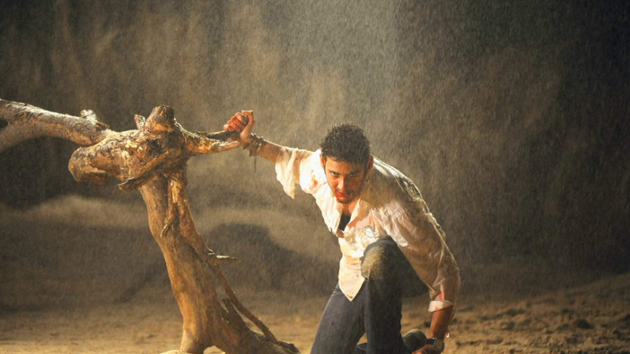 ഖലേജ റീ റിലീസ്: പല ഭാഗത്തും വെട്ട്, മഹേഷ് ആരാധകര് തീയറ്ററില് പ്രശ്നമുണ്ടാക്കി ! ഖലേജ റീ റിലീസ്: പല ഭാഗത്തും വെട്ട്, മഹേഷ് ആരാധകര് തീയറ്ററില് പ്രശ്നമുണ്ടാക്കി !