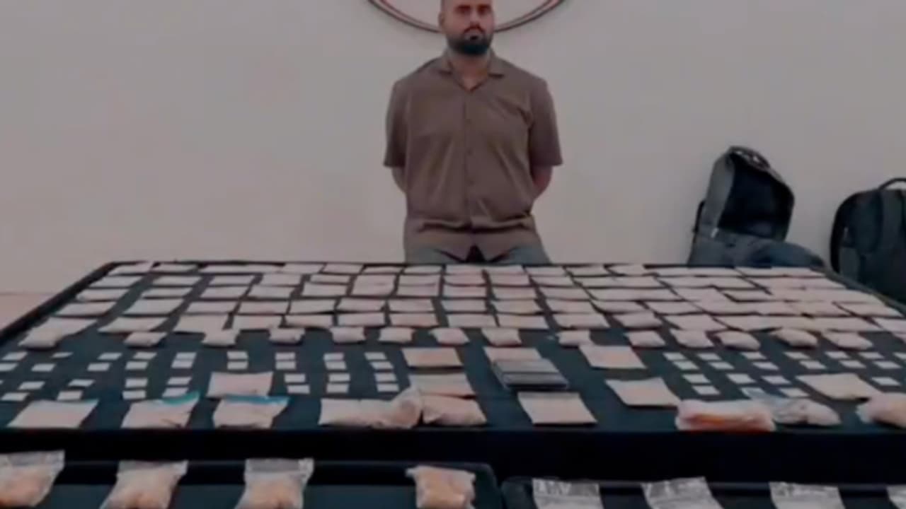 സംശയം തോന്നി നിരീക്ഷണം, എട്ട് കിലോ ഹെറോയിനും ക്രിസ്റ്റൽ മെത്തുമായി ഇന്ത്യക്കാരൻ കുവൈത്തിൽ പിടിയിൽ സംശയം തോന്നി നിരീക്ഷണം, എട്ട് കിലോ ഹെറോയിനും ക്രിസ്റ്റൽ മെത്തുമായി ഇന്ത്യക്കാരൻ കുവൈത്തിൽ പിടിയിൽ