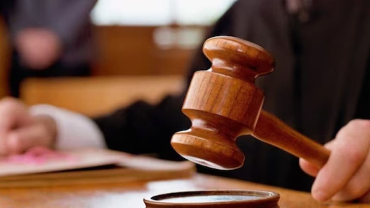 '‌ഞാന്‍ മോശമായ എന്തോ ചെയ്തു'; ഭര്‍ത്താവിനെ കൊലപ്പെടുത്തിയ ശേഷം അമ്മയ്ക്ക് സന്ദേശം അയച്ച് മകൾ, അറസ്റ്റ്, തടവ്