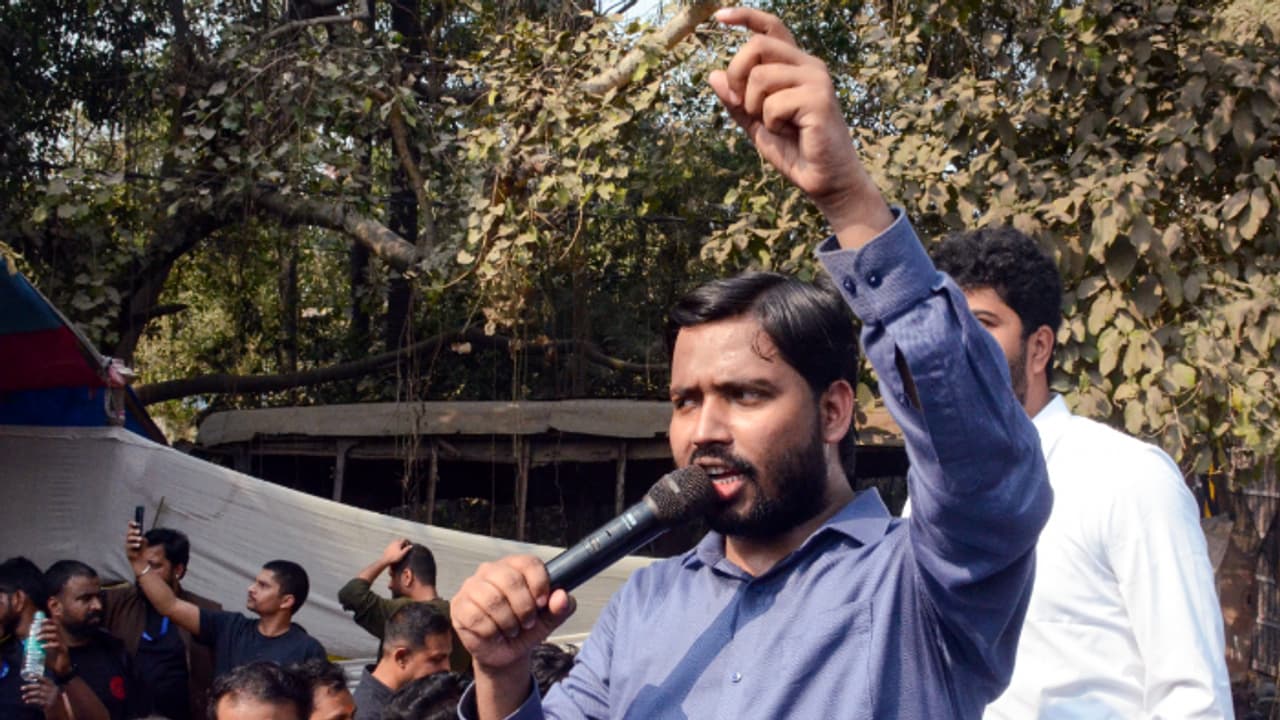 'ഇന്ത്യ പാക് സംഘർഷം കാരണം രഹസ്യമായി വിവാഹം കഴിച്ചു': യൂട്യൂബ് ക്ലാസിനിടെ വെളിപ്പെടുത്തി 'ഖാൻ സർ'
